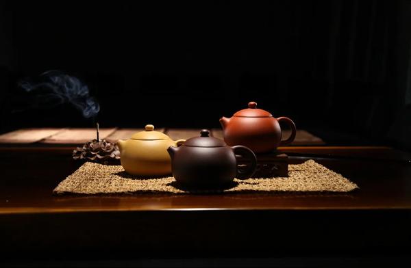 紫砂壶选购指南：茶人如何挑选适合自己的茶具？